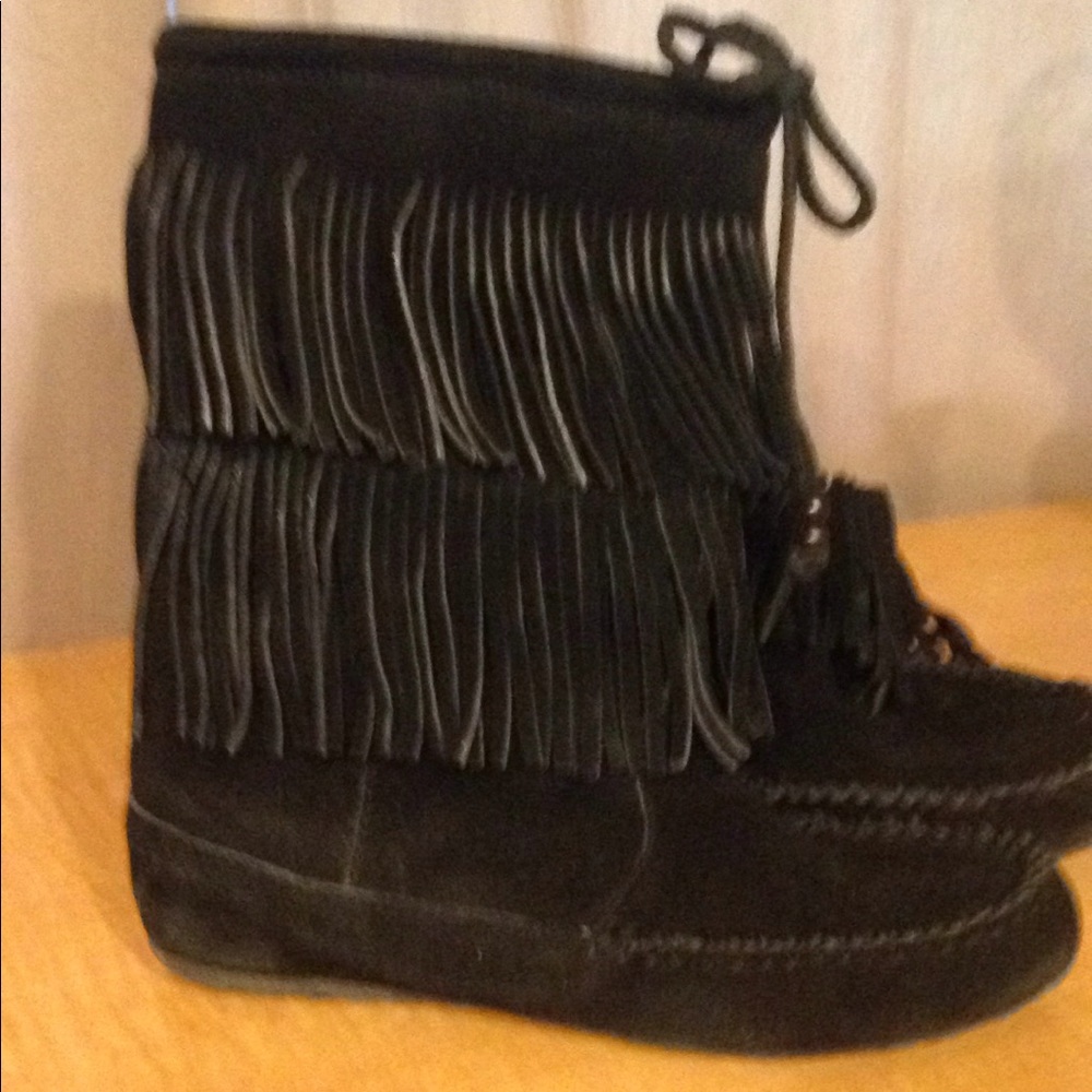 Minnetonka black fringe boots
